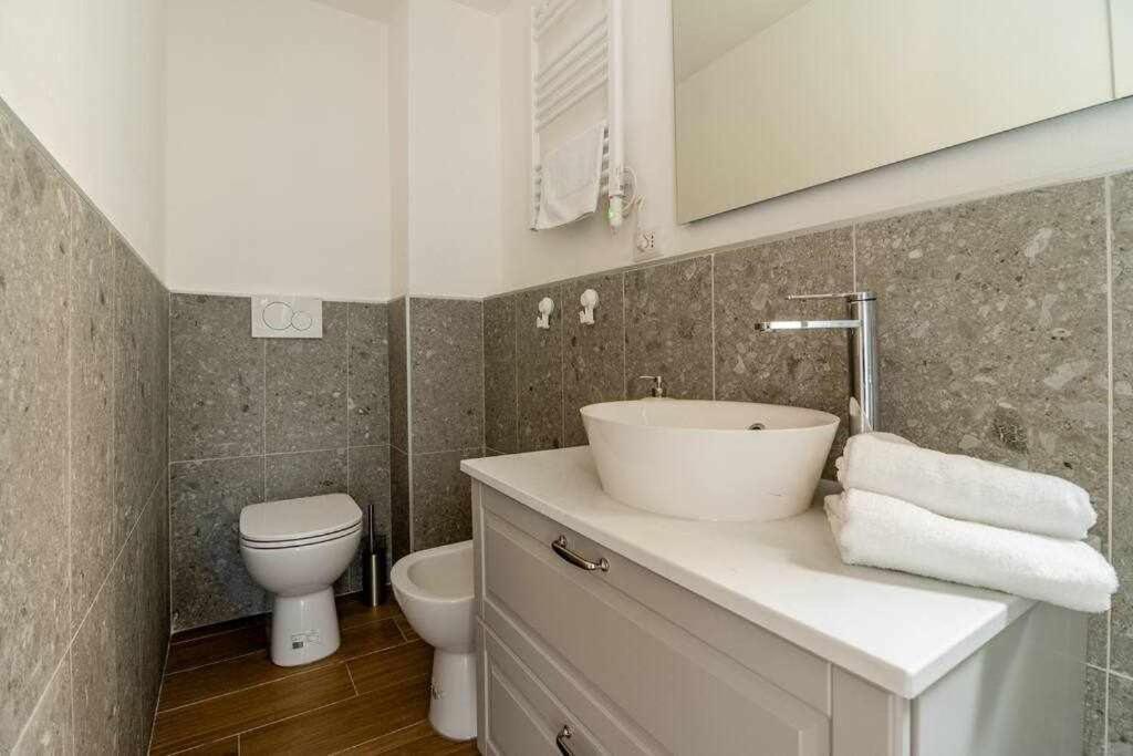 Villa Peroni Lake Como Cottage With Swimming Pool 阿尔杰尼奥 外观 照片
